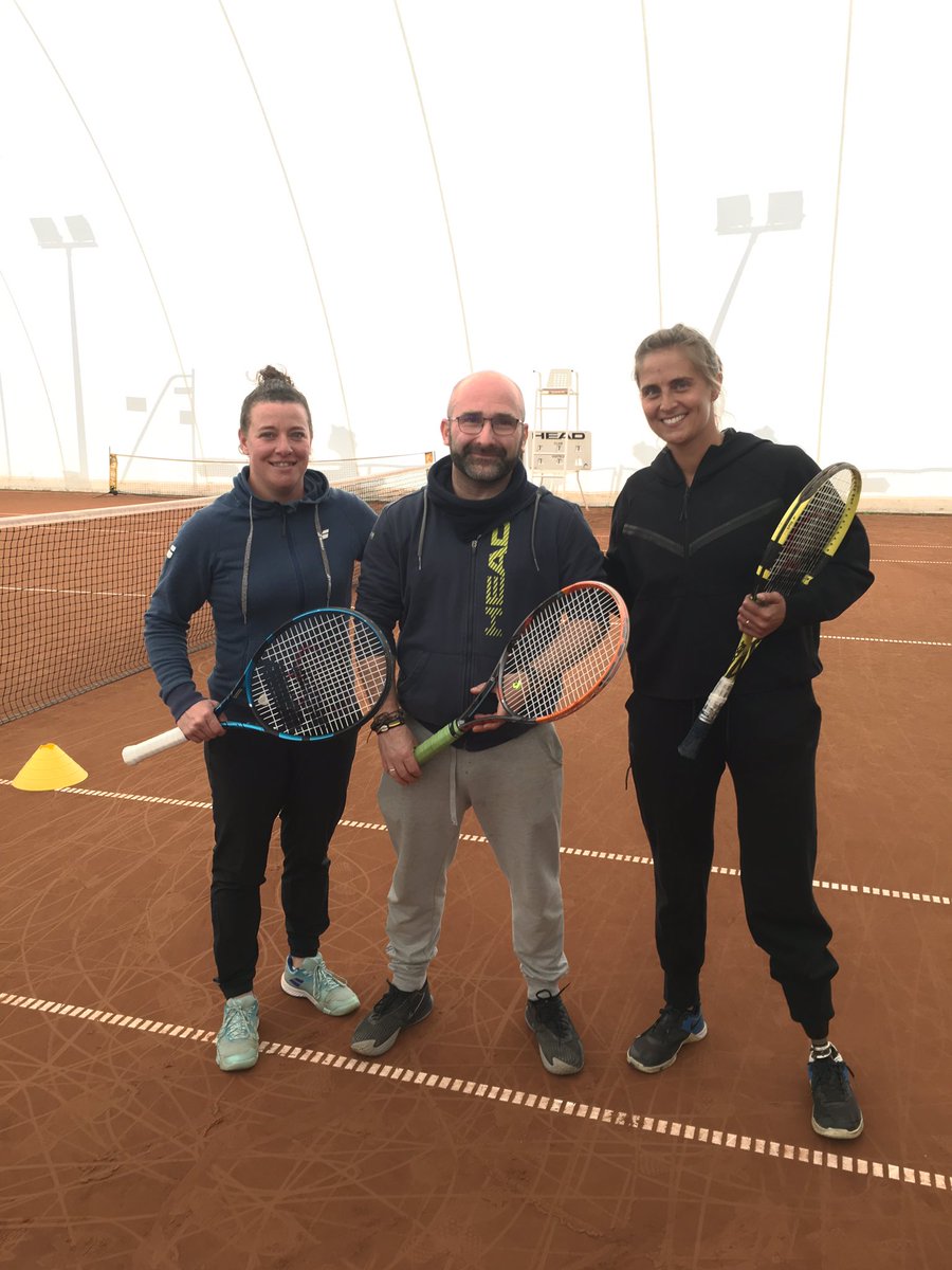 APSAPVP's tweet photo. Heureux d’accueillir ce matin notre championne @pauline_drl pour son entraînement avec sa coach Aurélie 😊. 
👉 Retour aux sources pour notre ancienne joueuse et coach 😉.
👉 Pauline, tu seras toujours la bienvenue à l’APSAP. Tu es chez toi 😘. https://t.co/In330EXZ2v