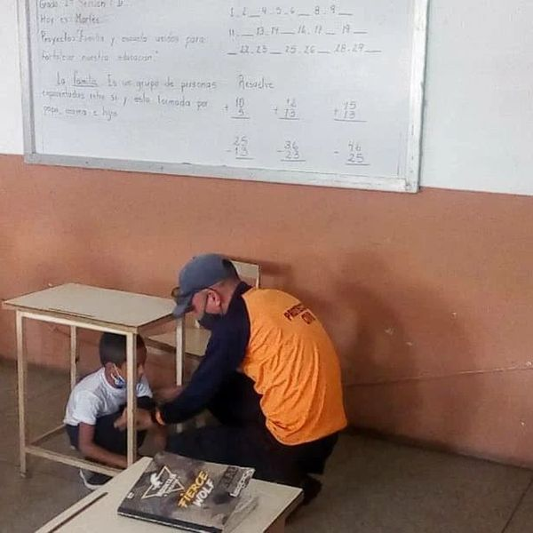 trujillopcad's tweet photo. #PcMiranda Realizó Actividad de Formación y Capacitación en materia de Autoprotección Ciudadana y Gestión de Riesgos a los alumnos de primer grado de la Unidad Educativa Enrique Flores del Sector Las Rurales, Parroquia El Dividive, Municipio Miranda.
#CulturaPreventiva https://t.co/VBxhDPpU86