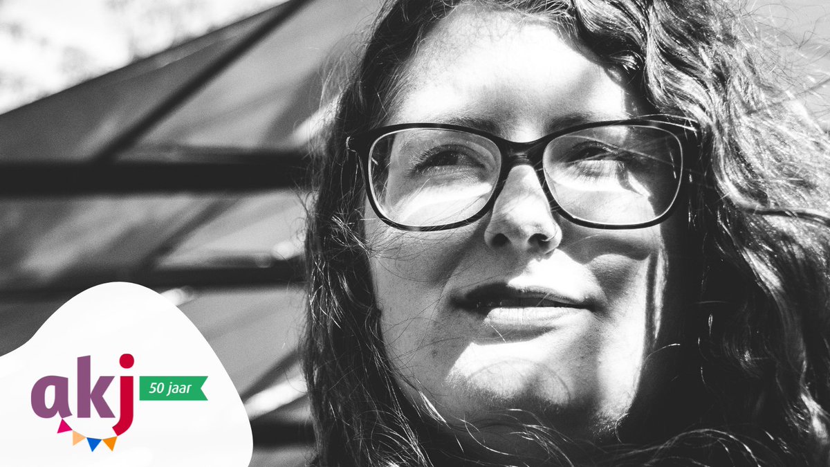 Evory (34) is een alleenstaande moeder met drie kinderen en kwam in een noodsituatie terecht. Een #vertrouwenspersoon hielp haar verder. Op onze speciale jubileumwebsite lees je het hele verhaal: 👉 ow.ly/3fWt50IeUqk  #akj50jaar #jeugdzorg #jeugdhulp