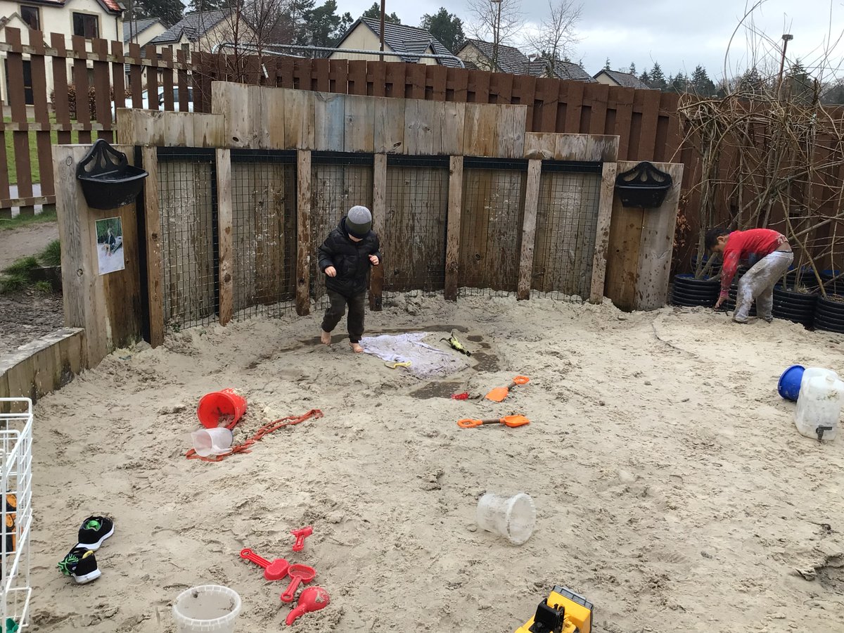 ScotsCornerELC's tweet photo. Allowing children to explore barefoot emphasises and allows children to use all their senses to learn. Playing in bare feet can enrich a child's opportunity to immerse themselves in activities as they connect more closely with the environment.🦶 #TeamELC https://t.co/tBcz3Vd4vT