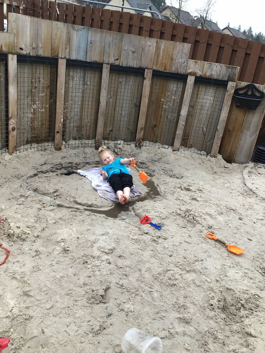 ScotsCornerELC's tweet photo. Allowing children to explore barefoot emphasises and allows children to use all their senses to learn. Playing in bare feet can enrich a child's opportunity to immerse themselves in activities as they connect more closely with the environment.🦶 #TeamELC https://t.co/tBcz3Vd4vT