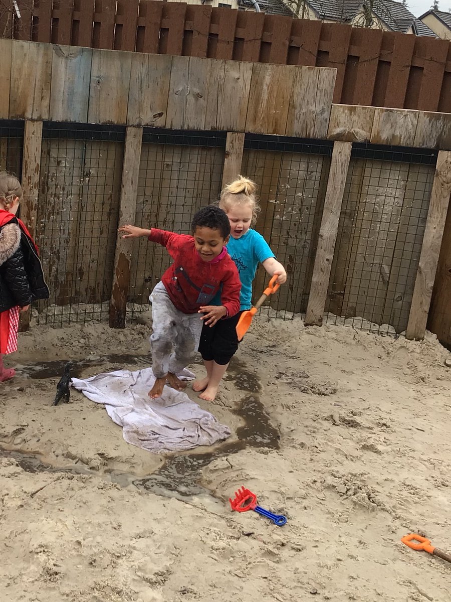 ScotsCornerELC's tweet photo. Allowing children to explore barefoot emphasises and allows children to use all their senses to learn. Playing in bare feet can enrich a child's opportunity to immerse themselves in activities as they connect more closely with the environment.🦶 #TeamELC https://t.co/tBcz3Vd4vT