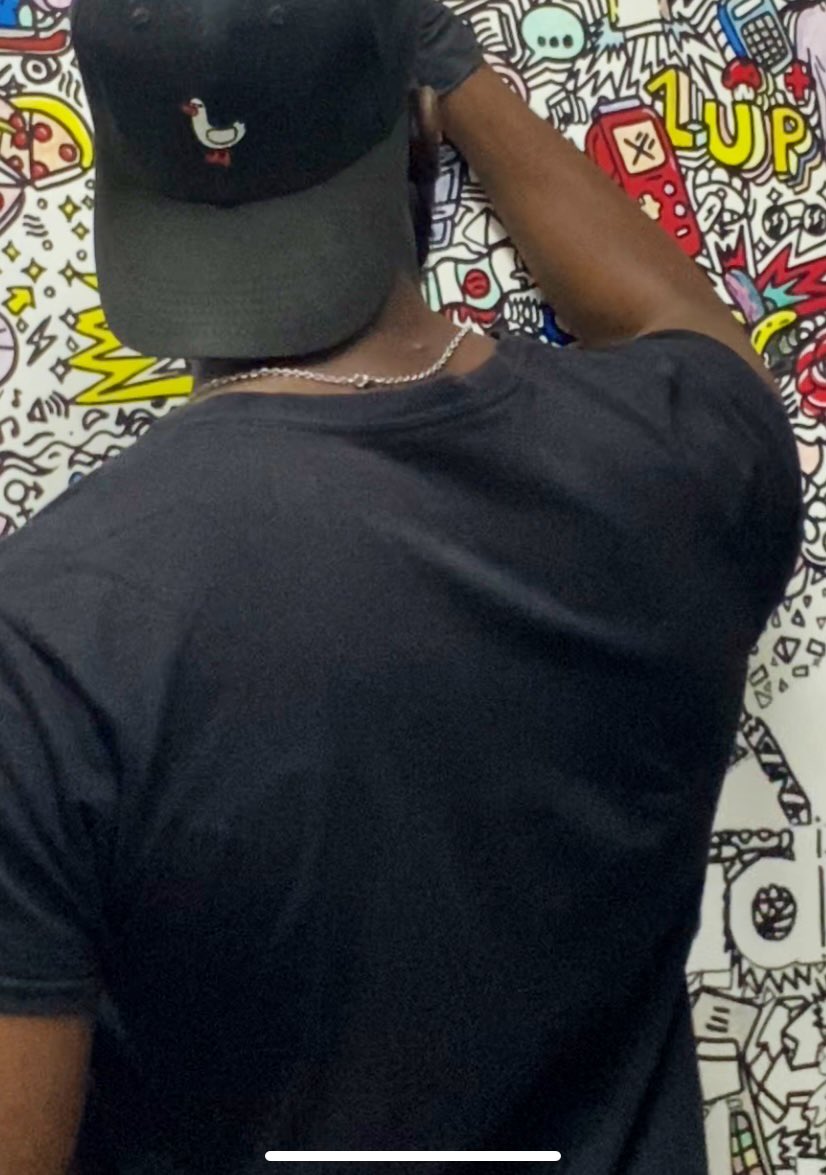 Lawyartist's tweet image. Reporting live from #StudioL ✨✨

Love my @quacktails_ng hat.