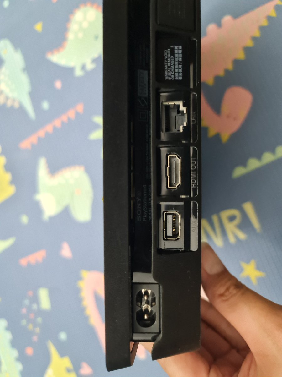 AnakPetir's tweet photo. PS4 for sale!

Slim PS4 500 gb + PS4 Controller.

Still works perfectly.

Reason to sell? I have two PS4, wabting to sell one.

PM me for price ask.
#PS4ForSale https://t.co/tRuqF3XO6T