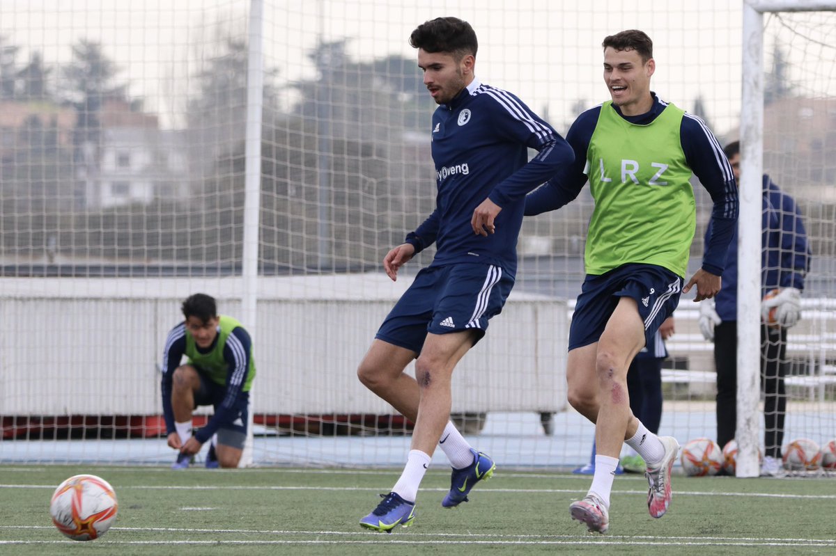 LasRozas_CF's tweet photo. PRIMER EQUIPO| #129. Día de descanso ayer, hoy vuelta al trabajo para el EQUIPO de @CarlosRdiguez17.

3️⃣ sesiones por delante para preparar el partido del domingo, llegar en las mejores condiciones y poder volver a la senda del triunfo.

#CorazonAzul | 💙
#QueTodoVuelvaAEmpezar https://t.co/g5ynD4cdgL