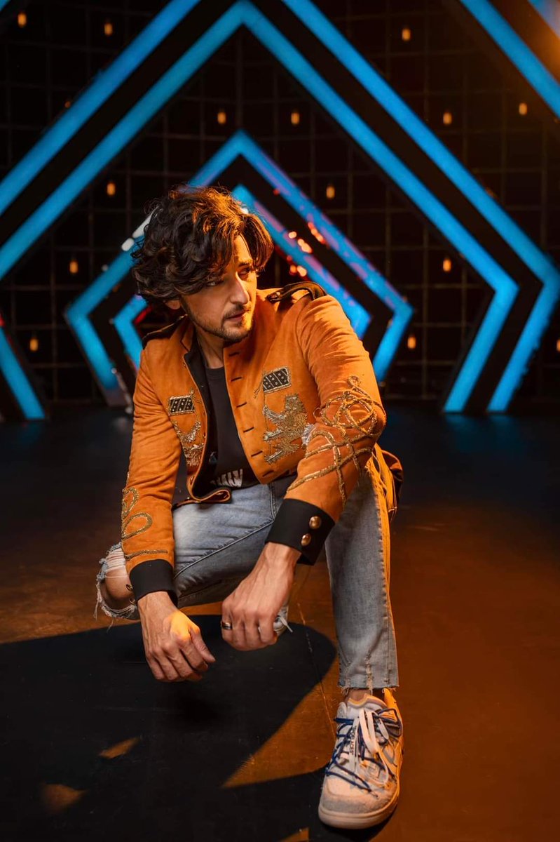 Super excited for #GORIYE 💃
You're looking amazing in the teaser <a href="/DarshanRavalDZ/">Darshan Raval 🏠💙</a>

Teaser: 
youtu.be/Wo4rVj8Fgbo

GORIYE TEASER OUT NOW