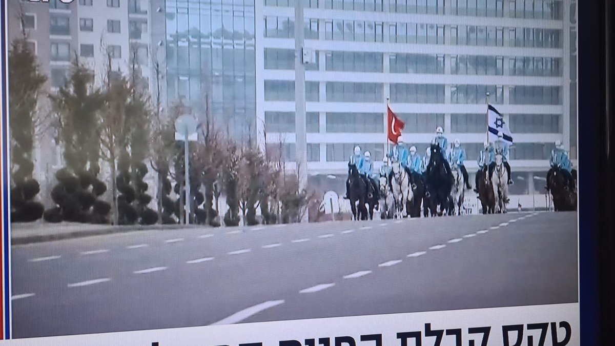 haskologlu's tweet photo. 2008 yılından sonra bir ilk yaşanıyor. İsrail Cumhurbaşkanı Herzog Ankara’da. 

İsrail kanalları da görüşmeyi tarihi anlar olarak tüm detaylarıyla canlı yayında paylaşıyor. 

Türk ve İsrail bayrakları Ankara’da birlikte dalgalanıyor. 🇹🇷 🇮🇱 https://t.co/On2VyNzxw2