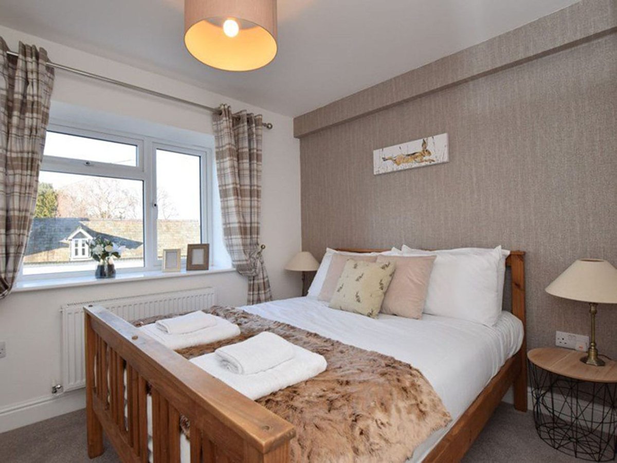 Tunlaw Cottage is a spacious 4-bedroom house for friends &amp; families, located close to central Kineton with direct links to Banbury, Leamington Spa &amp; Stratford Upon Avon. For up to 8 guests in Warwick ow.ly/Kh8K50IbIK9 #midweekbreaks #countryside #staycation #warwick