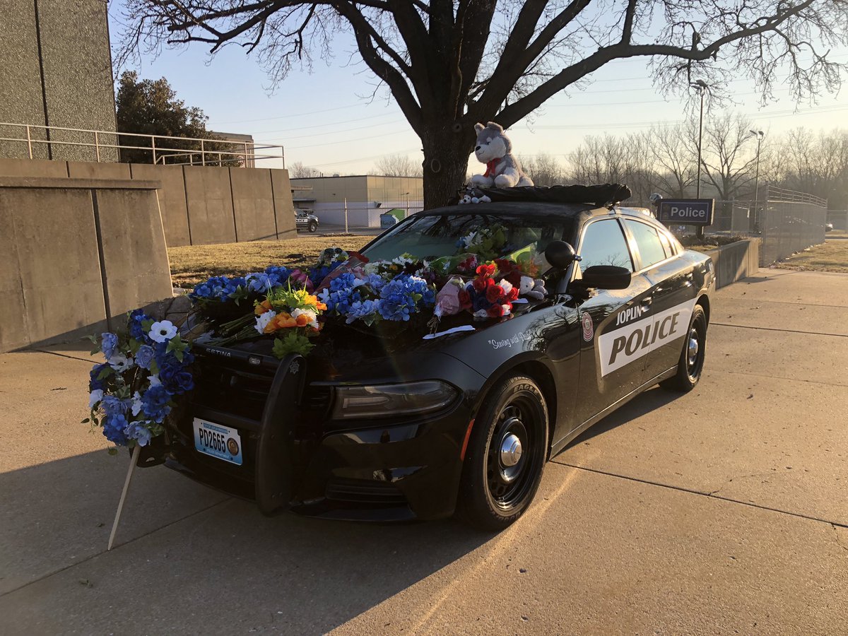 Could you perhaps join me in waking up early to stop by the police station to share a card, some flowers, or a kind thought for our police officers and their dear friends and families? 

You never know how much a simple gesture may mean to someone hurting. ♥️