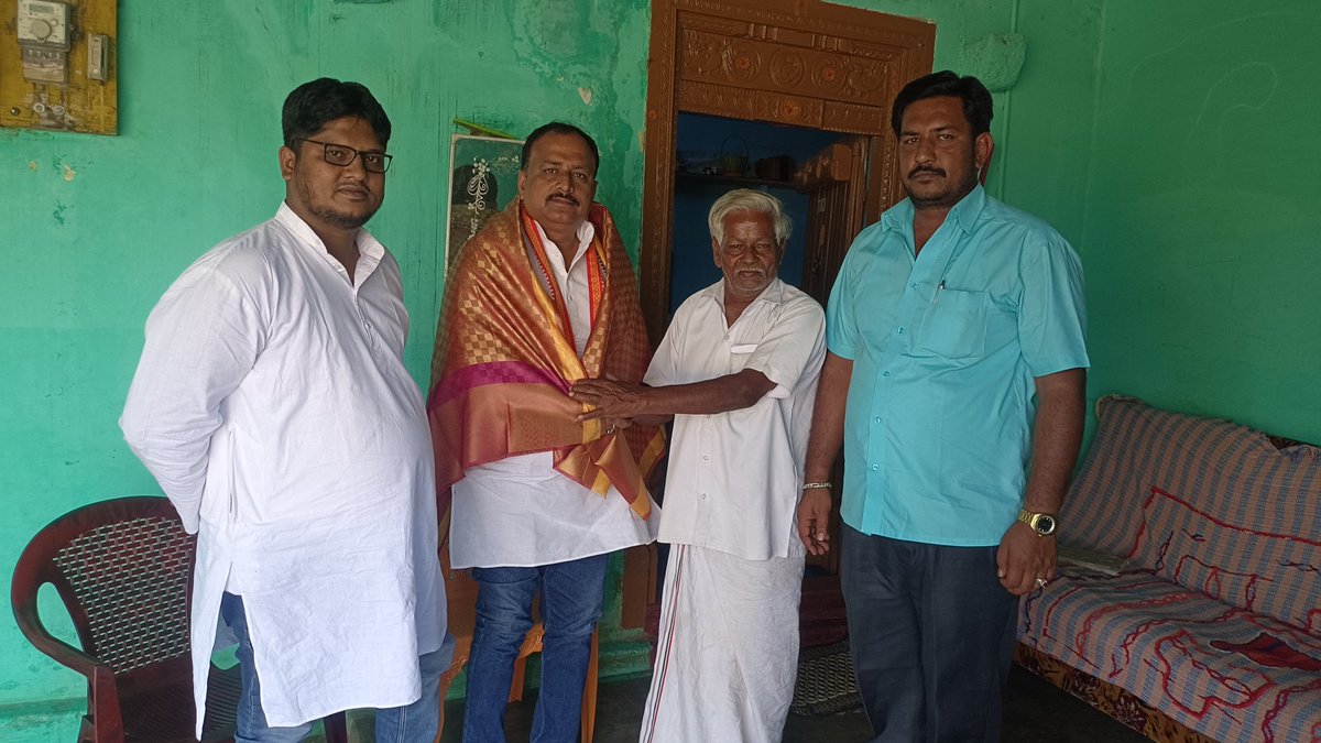 JAslamBasha's tweet photo. Discussion with Former Kandili Block President and Senior Leader #Shanmugam about #DigitalMembershipDrive along with State Co Ordinator Mr. @MohamedSukoor4 and Kandili Block Minority Chairman #Mathin 

@ShayarImran  @RahulGandhi  @sirivellaprasad  @pravchak https://t.co/fZDa7nDPPx
