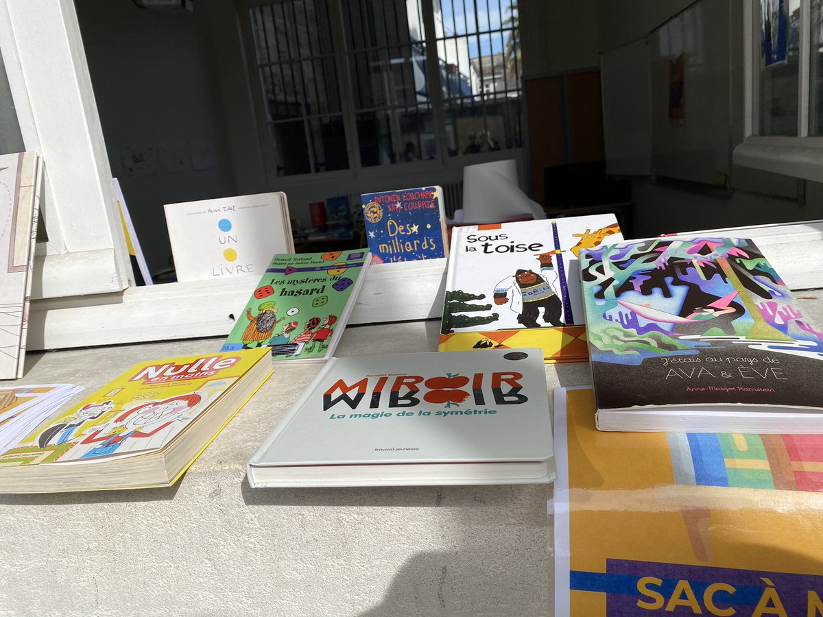 AcBordeaux's tweet photo. La rectrice @ABisagni au @BremontierLP pour parcourir le boulevard de l'innovation avec les équipes éducatives de l’@AcBordeaux dans le cadre de la journée académique de l’#innovation : « Professeurs et chercheurs : ensemble pour engager les élèves dans des voies de réussite » https://t.co/9jGOxHWdQ8