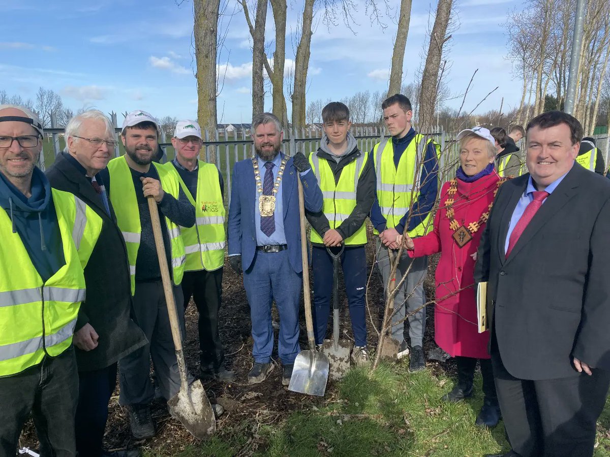 DublinSWFF's tweet photo. Cllr CharlieOConnor at the Stepping Stones Tree plantings  in Killinarden National Schools withMayor Peter Kavanagh,Minister Colm Brophy and fellow Cllrs Alan Edge and Eoin OBroin https://t.co/SB3GRtKCxE