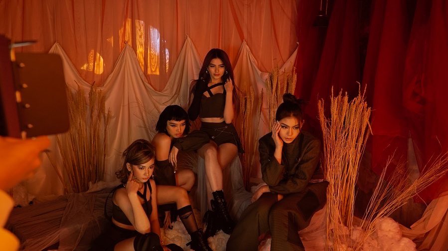 FNaX8unVQAAPU1G?format=jpg&name=900x900