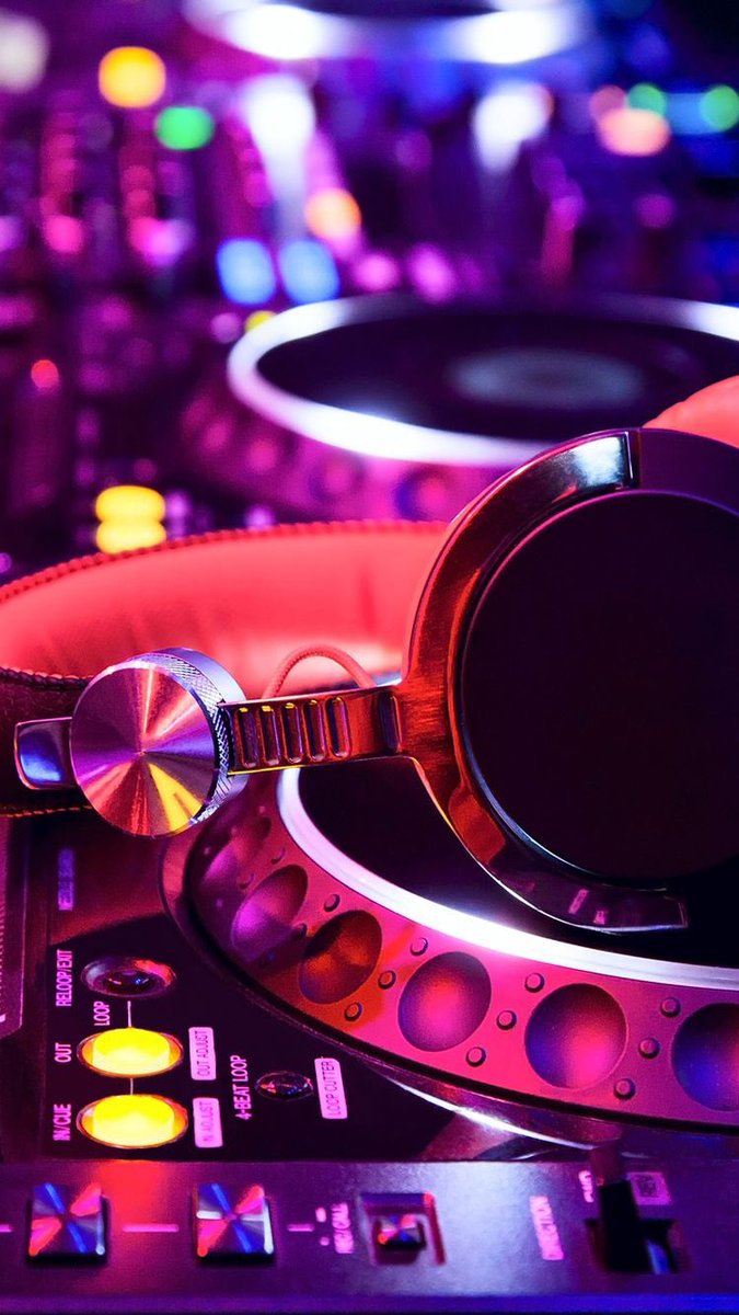 Noelvys8's tweet photo. 9 de marzo dรญa internacional del DJ. Gracias a todos los DJโs que no dan grandes nochesโฆ
#DJ
#djdays #music #ElectricVehicle https://t.co/9SIRmOfBCD