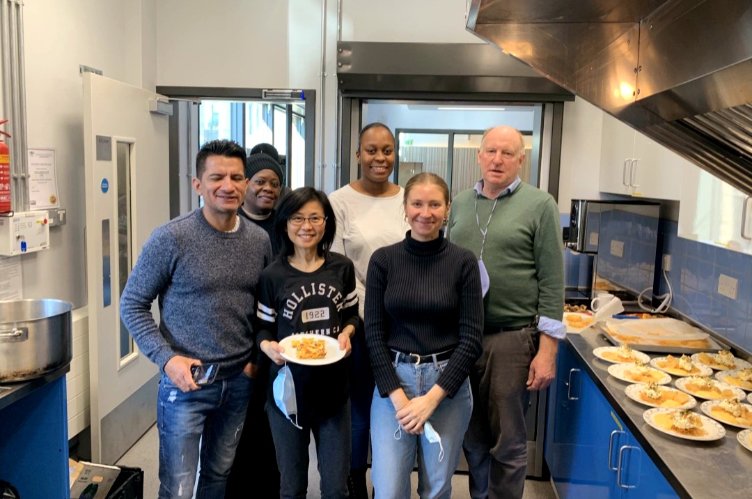 be_enriched's tweet photo. Our #volunteers were at it again this week at Castle Canteen #ElephantAndCastle
Surplus food became Pea and Mint Soup, Cheese Omelette with Roast Potatoes and Stir-Fried Vegetables, plus Honey Cheesecake Nests with Poached Apples!
Thanks to everyone for their efforts
#BeEnriched https://t.co/Qcr6gJHuia