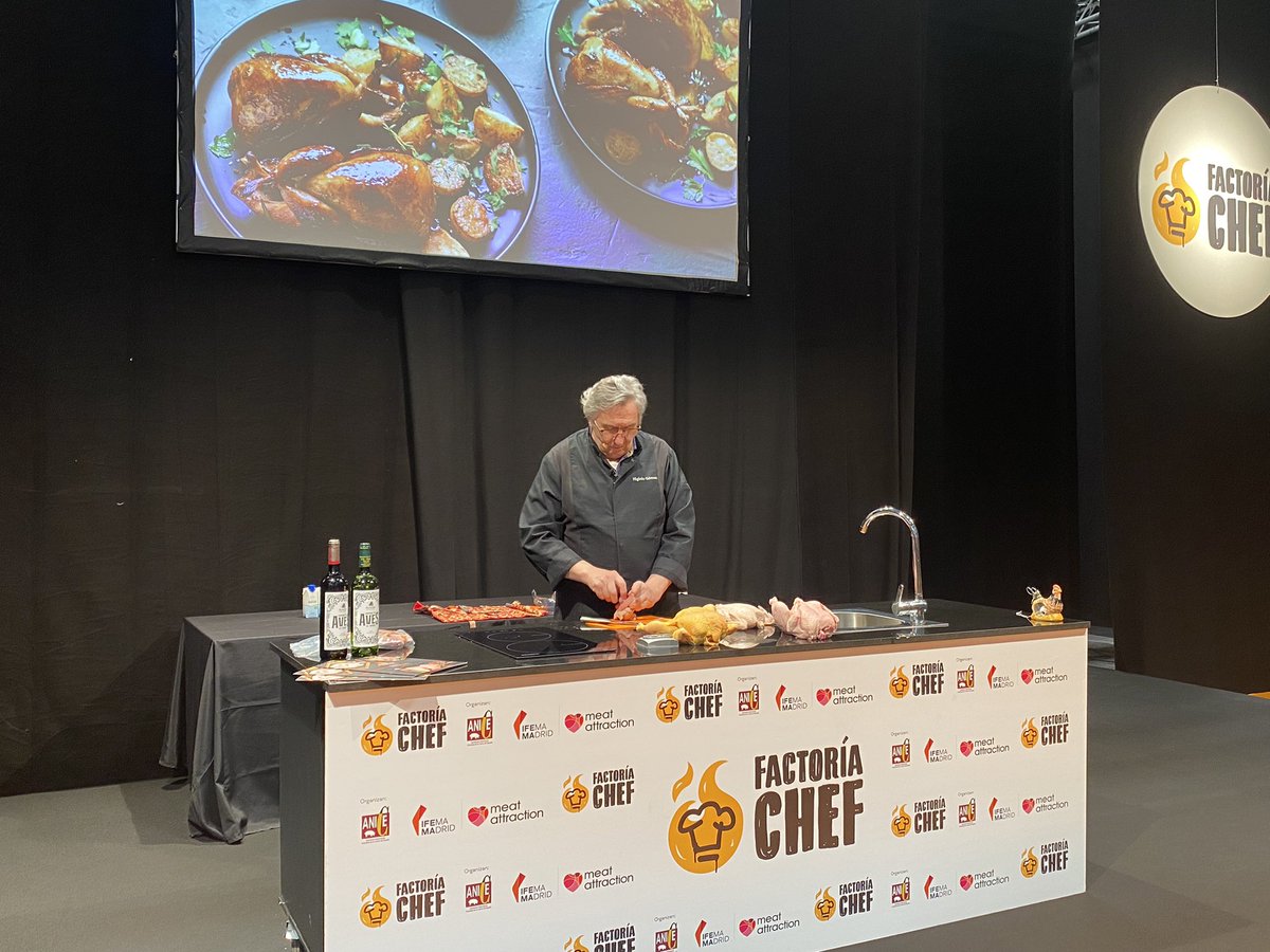 avianza_org's tweet photo. Escuchar a Higinio Gómez es disfrutar de la experiencia de un experto con más de 50 años de dedicación al mundo de las aves. Espectacular! #MeatAttraction22 #carneavicola #sectoravicola https://t.co/pmddjjCmBR