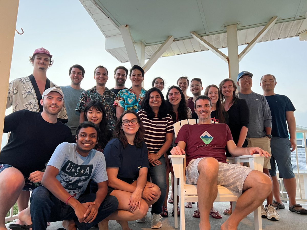 We just returned from our 2022 group retreat, energized and ready for the rest of the year. A few are people missing, and you can't actually see the beach in the picture background, but the smiles speak volumes. Thank you @JuliaYRho for initiating things in 2020! @Brent_Sumerlin