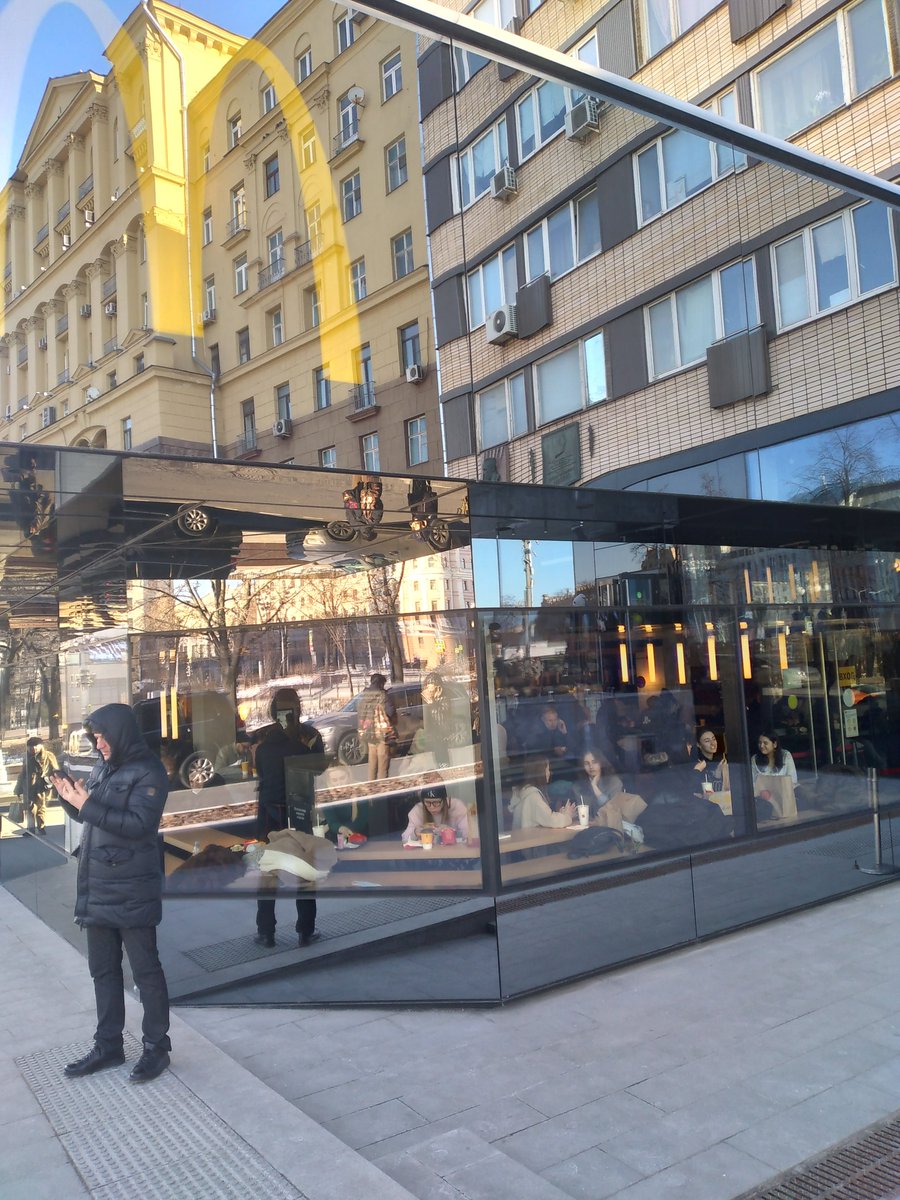 marcbennetts1's tweet photo. Last burgers in Moscow’s flagship McDonald's. Asked one man as he was leaving for his thoughts and he said "I only ever use the toilets." https://t.co/Bn8XYfbaP0