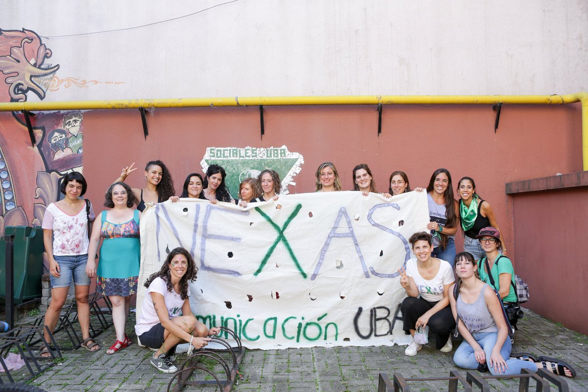 FsocNexo's tweet image. Como cada 8 de marzo, las Nexas marcharon al Congreso en el marco del paro internacional de mujeres trabajadoras, por una sociedad más justa y libre de violencia. @LarisaKejval directora de la Carrera de Comunicación, estuvo presente junto a docentes, graduadas y estudiantes.