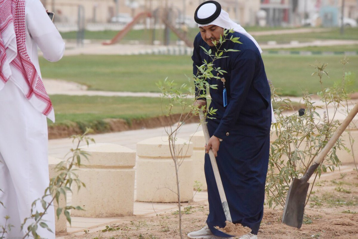 qaisumahHealth's tweet photo. بالتعاون مع بلدية القيصومة قام برنامج #مدينة_القيصومة_الصحية ممثلة بلجنة الإصحاح البيئي بحملة تشجير في منتزة القيصومة تحت شعار #مدن_صحية_لتنمية_مستدامة https://t.co/3cBaBWrGkf