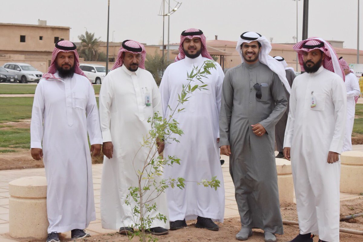 qaisumahHealth's tweet photo. بالتعاون مع بلدية القيصومة قام برنامج #مدينة_القيصومة_الصحية ممثلة بلجنة الإصحاح البيئي بحملة تشجير في منتزة القيصومة تحت شعار #مدن_صحية_لتنمية_مستدامة https://t.co/3cBaBWrGkf