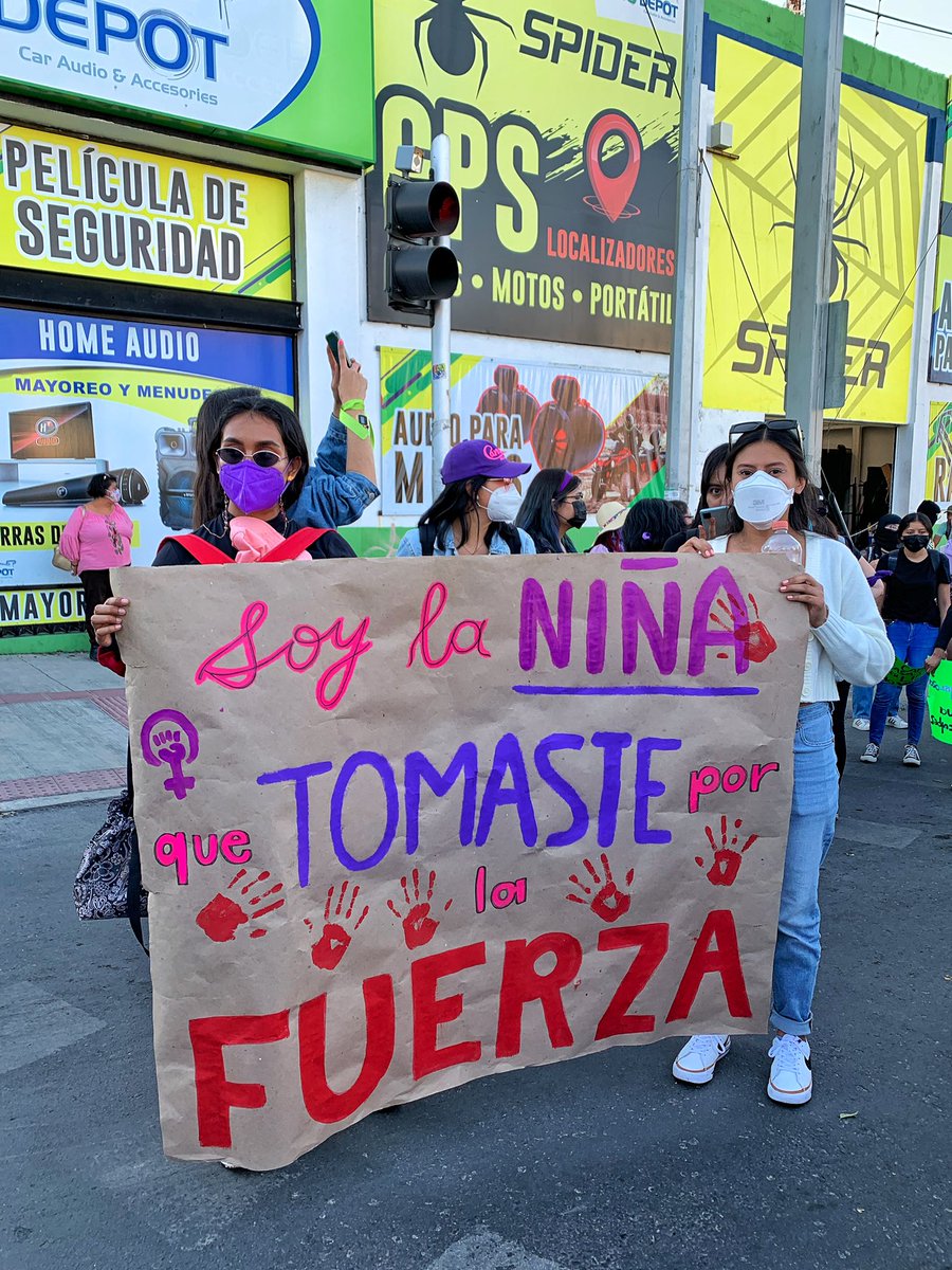 marlene_mi90's tweet photo. Mi primera marcha 💜🖤💚 en qro. #queretaro #8m #MarchaFeminista #nosomosuna #FuerzaMujer #SeVaCaer https://t.co/nG66zb6jmb