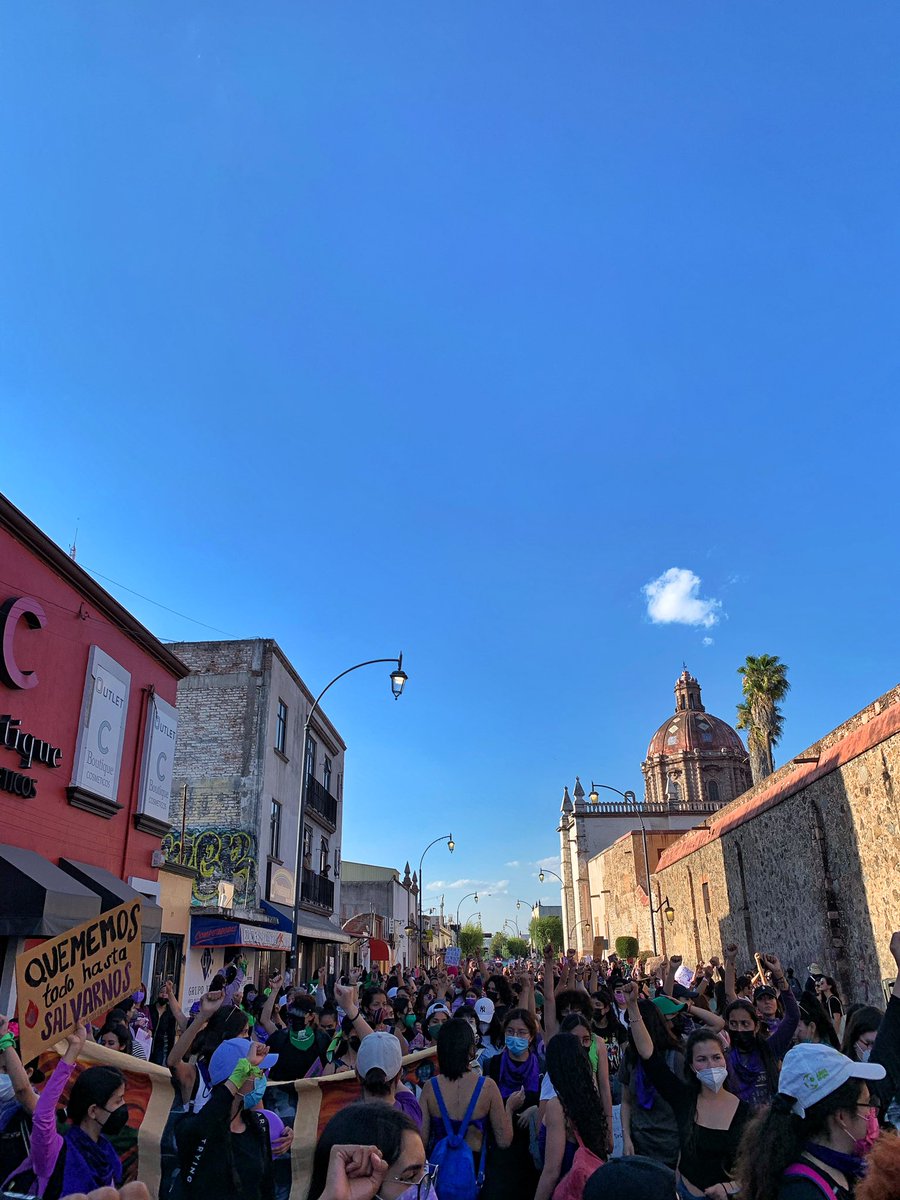 marlene_mi90's tweet photo. Mi primera marcha 💜🖤💚 en qro. #queretaro #8m #MarchaFeminista #nosomosuna #FuerzaMujer #SeVaCaer https://t.co/nG66zb6jmb