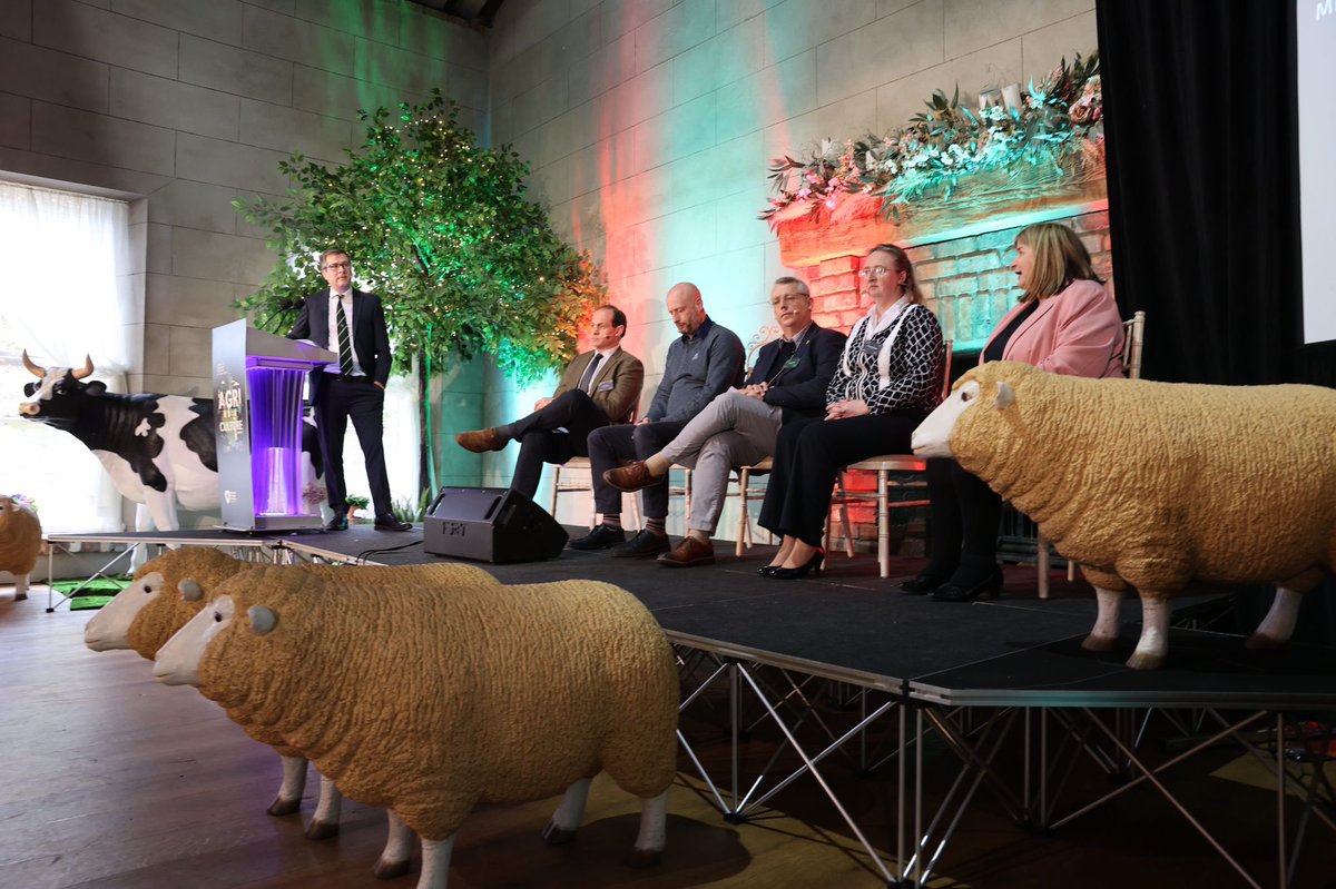 abcb_council's tweet photo. Next @OlgaMurtagh #ProfJohnGillilandOBE #DrElizabethMagowan #SimonBest & #DrJonathanBirnie take to the fore to discuss the future of agriculture - facilitated by today's event host David Elliott @Dwelliott #ABCAgri #foodheartland https://t.co/TvEulHlDeN