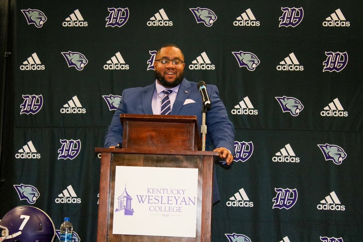 CoachYoung41's tweet photo. Somebody pinch me because I gotta be dreaming… 💜💜

From Little ole @ftknoxfootball to Good Ole @GoKnightsFB … 

I made it, even when folks told me I couldn’t. 

Never stop chasing your Goals… It may not be easy but in the end it will be worth it. 

#OneHeartbeat #DigIn https://t.co/7mthlSOI7a