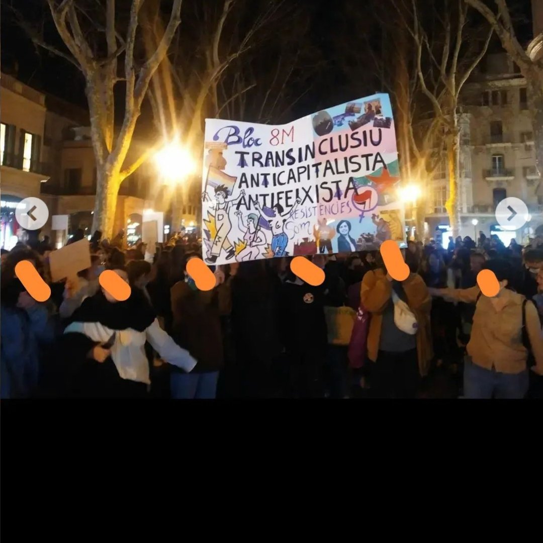 🔥MANIFESTACIÓ 8M🔥💜🖤

(Tornam a penjar la publicació per un error a la hora de tapar cares, gràcies a les companyes que ens han avisat i disculpeu!)