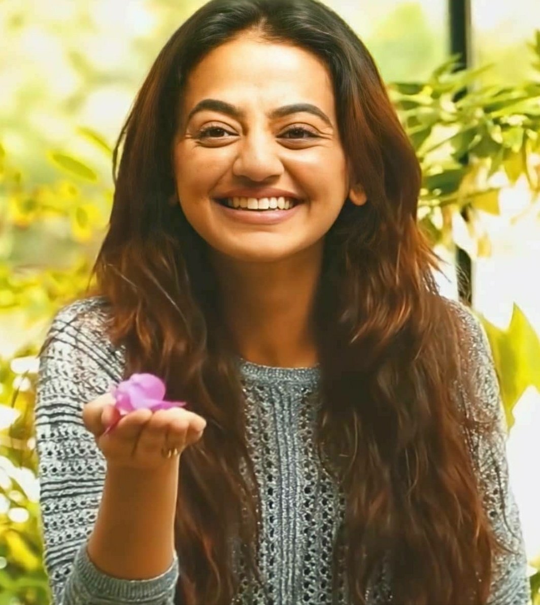CoFfEe___MuG's tweet photo. Same smile different vibes🤍🖤
~REEL vs REAL

#HellyShah | #HellyHolics https://t.co/ElAhhQe4Fg