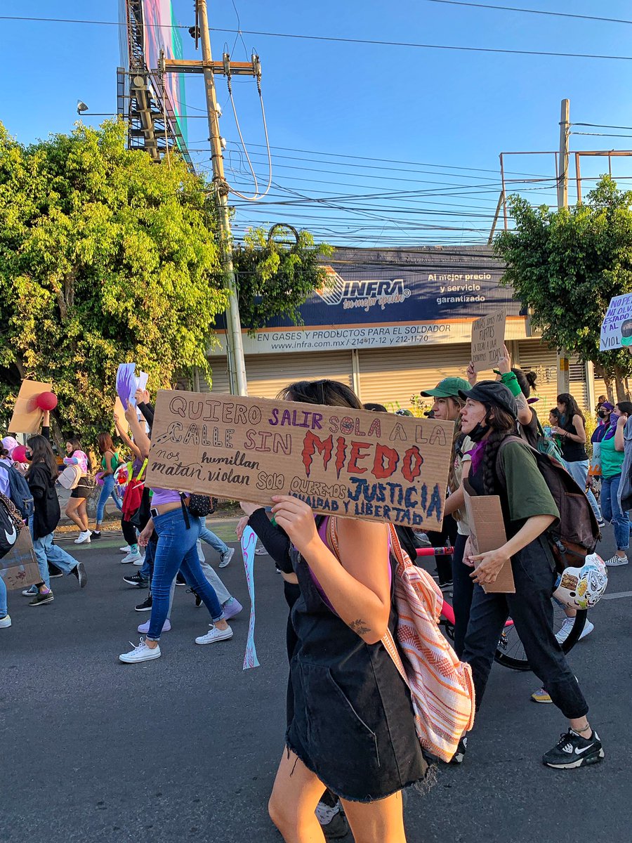 marlene_mi90's tweet photo. Somos la voz de las que ya no están 🖤💜 #marchaenqro #qro #queretaro #Marcha8M #MarchaFeminista #NoMasViolencia #Queretaro https://t.co/Z3Z0T3qCry