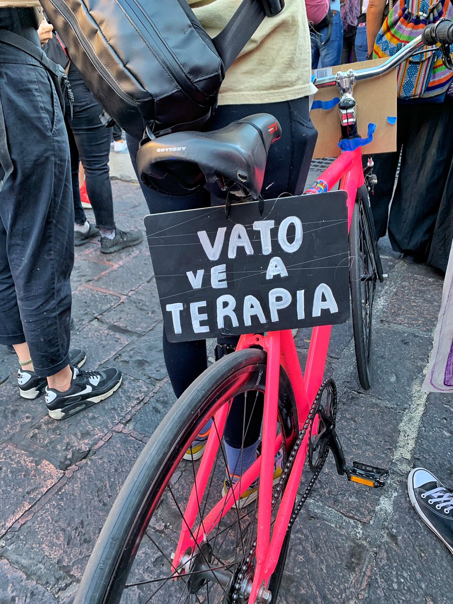 marlene_mi90's tweet photo. Somos la voz de las que ya no están 🖤💜 #marchaenqro #qro #queretaro #Marcha8M #MarchaFeminista #NoMasViolencia #Queretaro https://t.co/Z3Z0T3qCry