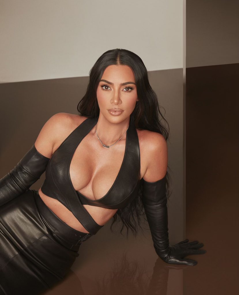 KimKardashian's tweet photo. Variety Cover
#TheKardashians on premieres April 14 on @hulu https://t.co/inuAPTvJGf