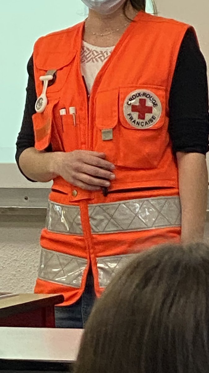 Scalley_1's tweet photo. Aujourd’hui nos ambassadeurs citoyens démarrent leur #parcourscitoyen par une rencontre avec le personnel de la @crfNimes 
pour connaître le fonctionnement et le rôle des protagonistes de La Croix rouge (secourisme , actions sociale etc) et leurs actions à venir 
@SebastienSoues https://t.co/JdqWGpZDov