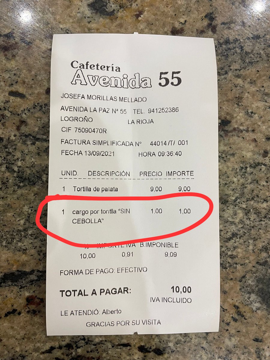Feliz día de #diadelatortilla AQUÍ SOLO CON CEBOLLA🧅🧅🧅🧅 y el que no quiera que pague 1€ más.
