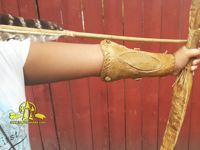 TheUrbanAbo's tweet photo. [FREE TUTORIAL] How to: Make an Archery Arm Guard >> https://t.co/sWh8T39pEA #survival #survivor #primitiveTechnology #bushcraft #prepper #SHTF #archery #hunting #bowhunting #armguard @TheUrbanAbo https://t.co/FY60CiTIIw