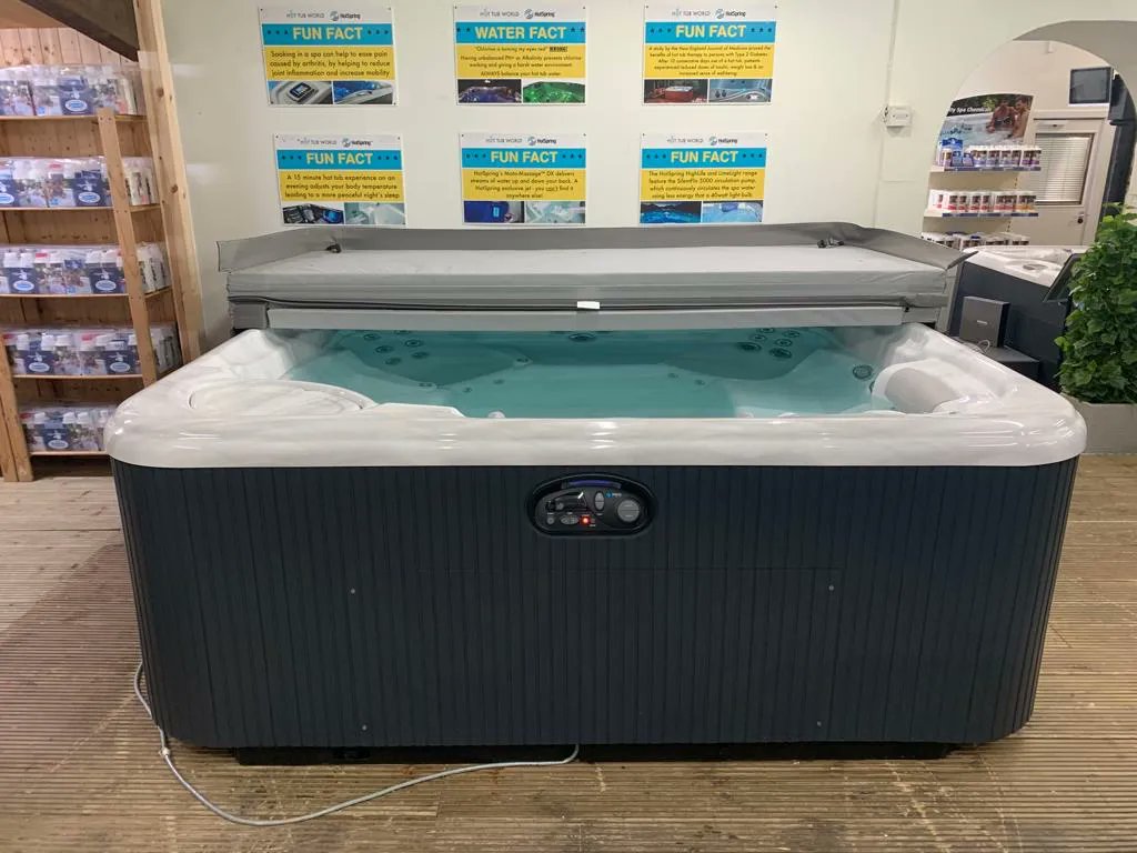 Hot Tub World tweet media