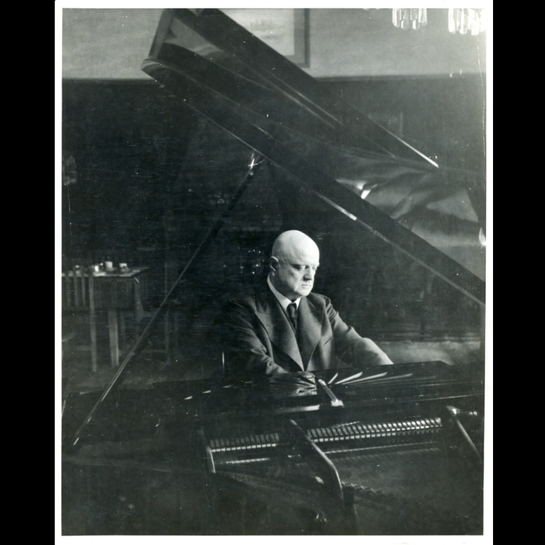 schubertiadellc's tweet photo. The great Finnish composer Jean Sibelius premiered his second symphony #OTD in 1902, performed by the Helsinki Philharmonic Society. Schubertiade has a wide variety of Sibelius offerings available now at https://t.co/Yx21T5GoMB, or message to inquire. https://t.co/qp3oXUsE3W