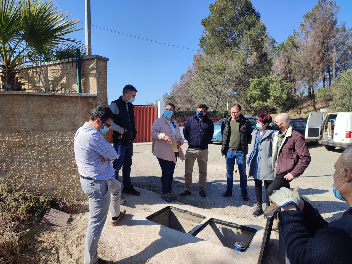Veolia_Cat's tweet photo. 🤝 L'alcalde @AdriaCamino i els regidors @joancarlesalm i Vicky Castellano han visitat les actuacions per veure la seva evolució, acompanyats pel nostre gerent @jmmontserratbcn, el responsable d'Operacions, Francisco Javier Hermida, i la cap de distribució, @ElisabetFarga. https://t.co/SdvG3g77Vl