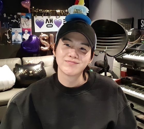 bangstan_md's tweet photo. ♡ yoongi birthday giveaway!! -ㅅ-♡

giving away Php 309 via gcash to 1 lucky winner

♡ RT this tweet
♡ reply your fave yoongi photo

ends 3:09pm tom  

 good luck!♡ https://t.co/BIcdTMFRoo