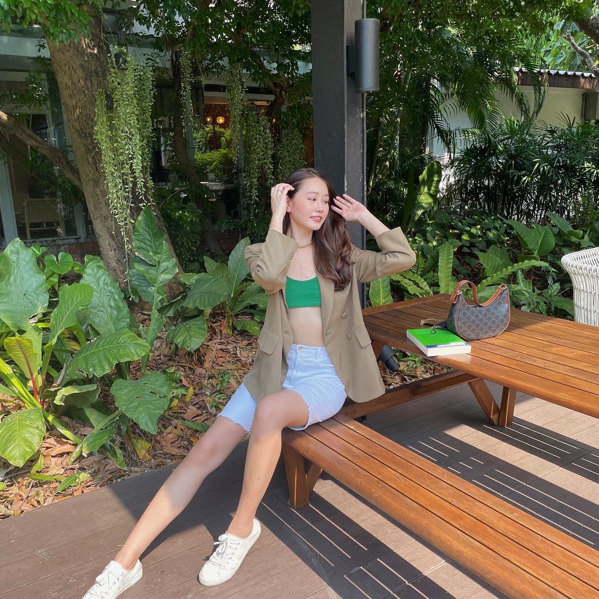 Baan Dusit Thani (Dusit Gourmet) 
ซ.ศาลาแดง 2 🥯 หลังๆชอบไปมากเพราะคนไม่เยอะ สงบ มีพวก bakeryให้เลือกเยอะ หรือจะทาน brunch หรือ afternoon tea ก็ได้
นี่ชอบเอาหนังสือไปนั่งอ่าน สั่งสโคนหรือทาร์ตมากินกับชาคือดีมาก เปิดตั้งแต่ 7 โมงเช้า บรรยากาศร่มรื่นม้ากก  🌞🍃