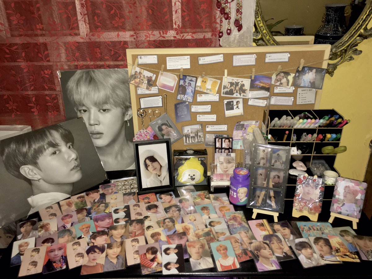 lifesaverOT7's tweet photo. #OT7updates
currently sorting, please give me time to pack it since I have classes and the upcoming concert😭 https://t.co/kzxHp05Dgy