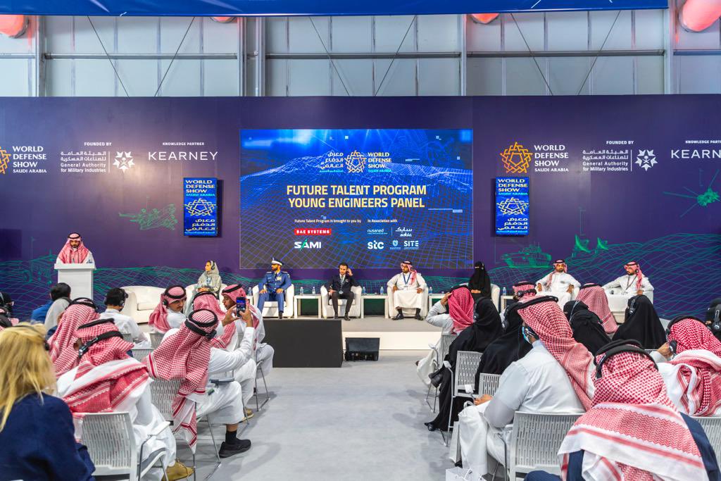 BAESystemsKSA's tweet photo. المهندس سلطان الروقي المدير الهندسي في توطين صناعة التايفون يتحدث عن تجربته كأحد الكفاءات السعودية الشابة التي نحرص على تطويرهم وتزويدهم بالمعارف والمهارات والخبرات ليشكلوا مستقبل صناعة الدفاع في المملكة وذلك ضمن الفعاليات المصاحبة لمعرض الدفاع العالمي 
#WDS2022 
@WDS_KSA https://t.co/TYrr3uGjro