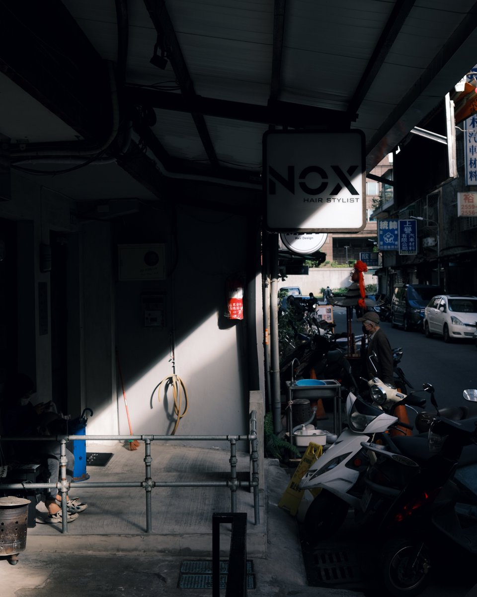 champion20529's tweet photo. Street of Taipei #Fujix100v #x100v #fujifilm #taipei #taiwan #streetview #streetphotography https://t.co/Xn41GWwwmD