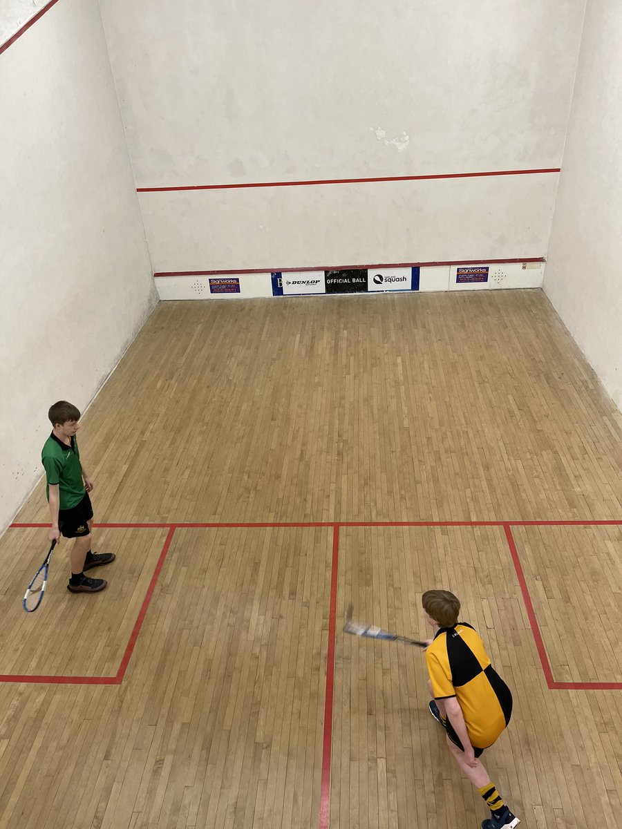 MiddleMtbs's tweet photo. Year 11 boys enjoying squash this afternoon @northernclub @MerchantsCrosby https://t.co/HeBYjtUz9J