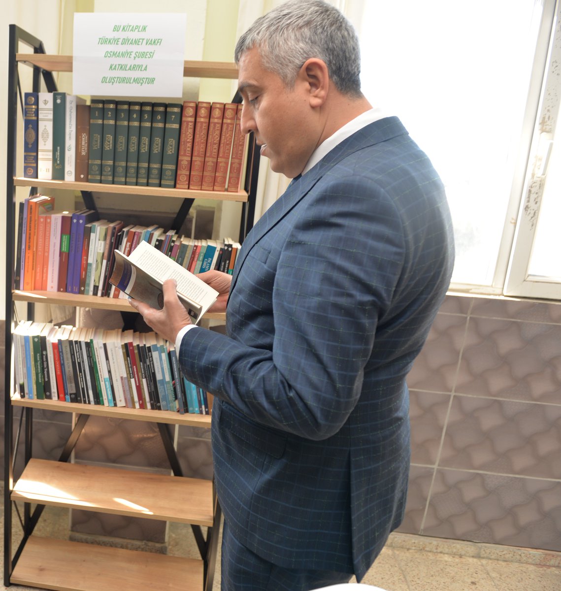 İl Milli Eğitim Müdürümüz Aydın ALBAK: "Okumak, hayat boyu nefes almak gibidir adeta. Hayatımız boyunca bize eşlik eden kitaplarımız hiç bitmesin diyor, bilmenin ve olgunlaşmanın temeli olan kitaplarımıza sarılıyoruz." 
#osmaniyeokuyor

<a href="/tcmeb/">Millî Eğitim Bakanlığı</a> <a href="/DrErdincYILMAZ1/">Dr. Erdinç YILMAZ🇹🇷</a> <a href="/ALBAKAydn/">Aydın ALBAK</a>
