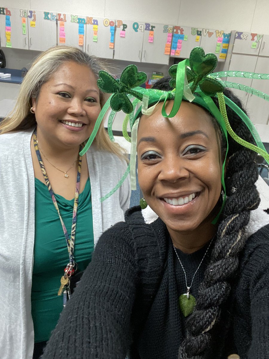 Miss_Rob_80's tweet photo. One of the hardest working 2nd grade teacher and friend  #collaboration #greatteacher #tippstribe #greatfriend #allgreenhere @TippsElementary @FeliciaWT https://t.co/LdMz8wv8Dr