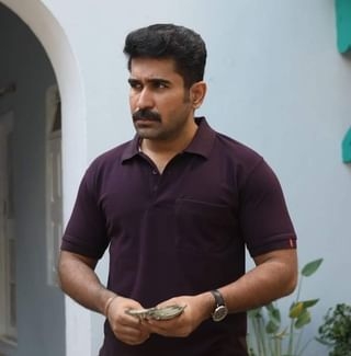 Director #BalajiKumar's upcoming Telugu film, an investigative thriller featuring #VijayAntony (@vijayantony) in the lead, has been titled '#Hatya', its makers announced on Wednesday.

Read: bit.ly/3tIlkhl