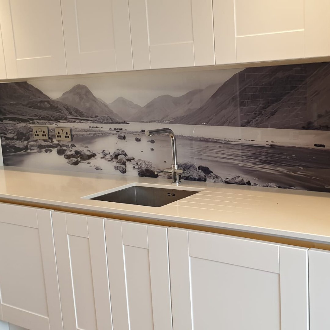 The kitchen doesn't have to be hectic..🌪️

Create a calming space with a picturesque splashback like this one! 🍃

Drop us a DM or visit us at our showroom! 👇⠀
📍Crookham Rd, Fleet GU51 5DJ

#kitcheninspo #homerenovation #hampshire